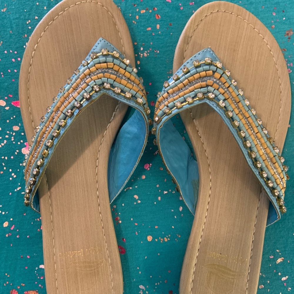 Gently used, maul Island, thong style sandal.
